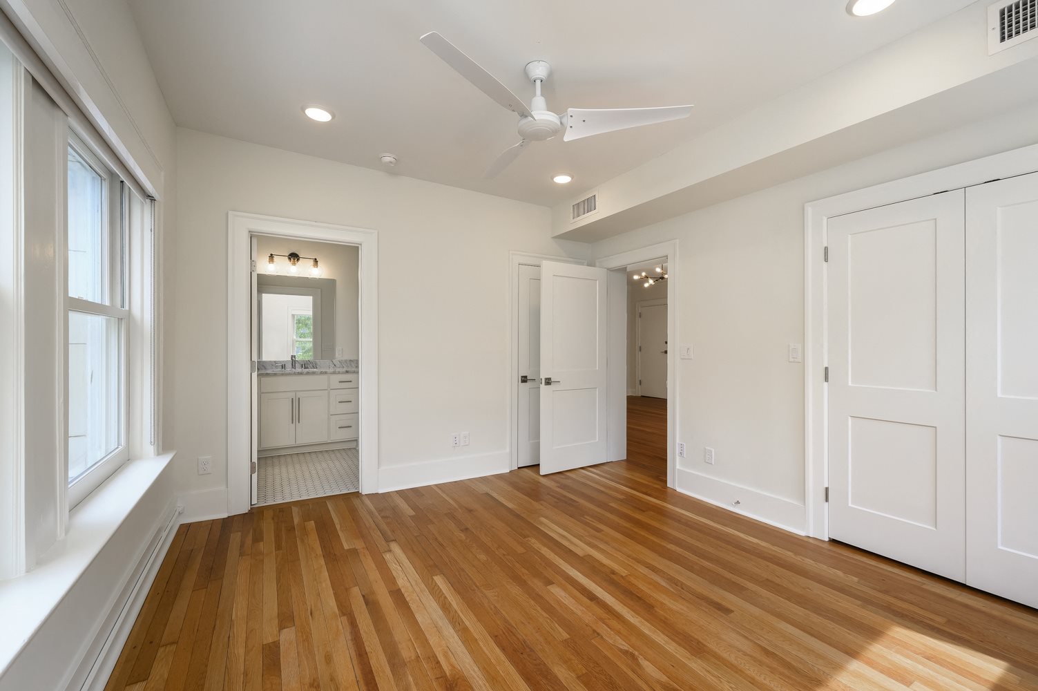 Gallery Photo 12